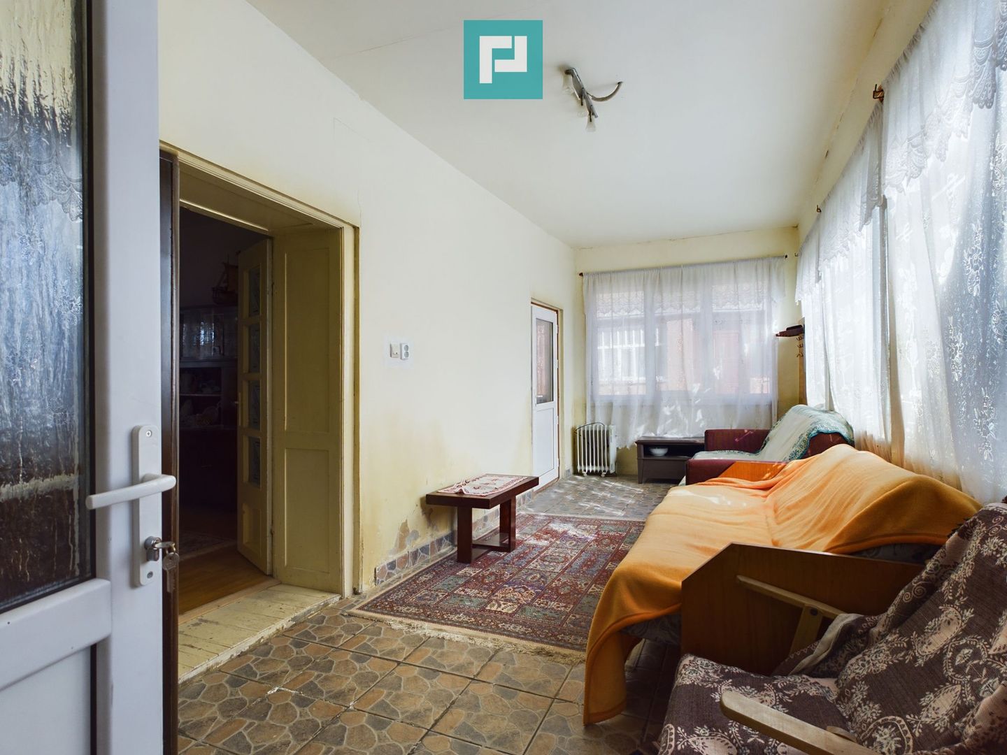 Casă cu teren generos de 2,880mp în Secusigiu - Poză 7