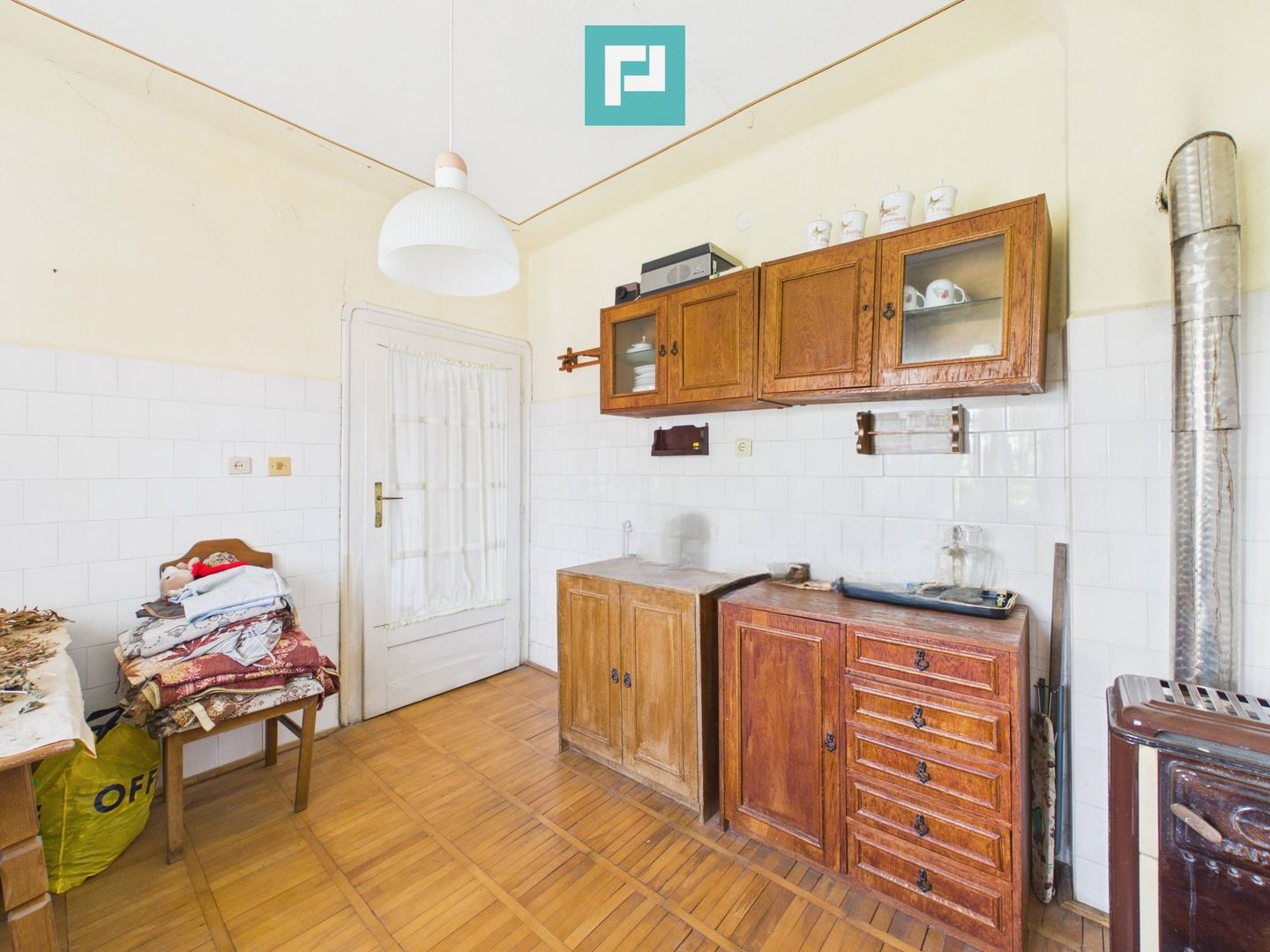Casă cu etaj, în localitatea Buteni, Arad - Poză 14