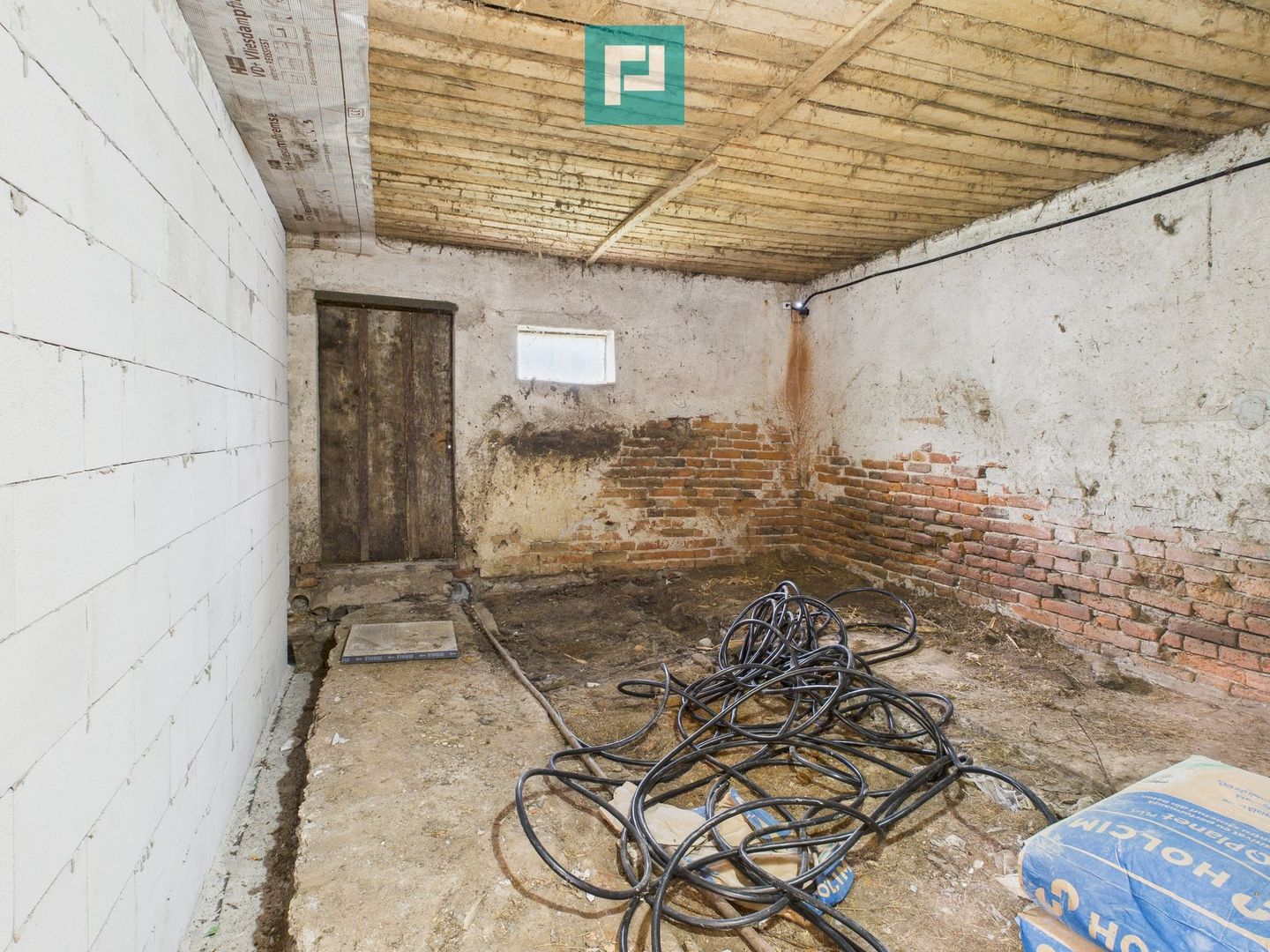 Casă cu teren generos Vărădia de Mureș - Stejar - Poză 37