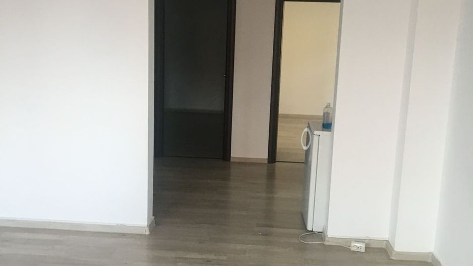 Închiriez apartament 3 camere nemobilat, Unirii, destinat birouri - Poză 3