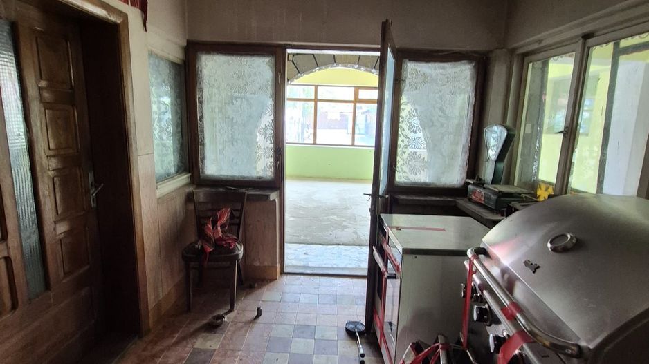 Spatiu comercial+Locuinta 664 mp construiti+anexa 16 mp si teren 845mp - Poză 5