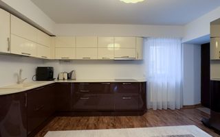 Apartament cu 3 camere, Parcare, P-ta Cipariu  zona Central - Poză 8