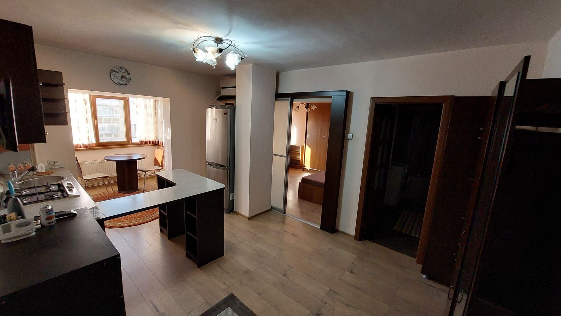 Apartament 2 camere, Ultracentral, decomandat - Poză 3