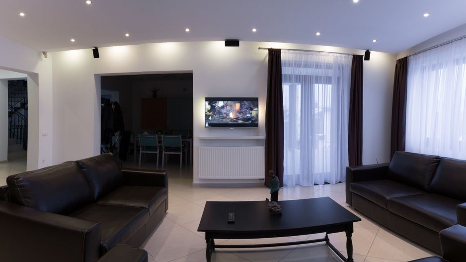 CASA DE LUX ÎN ZONA LIVEZENI - Poză 10