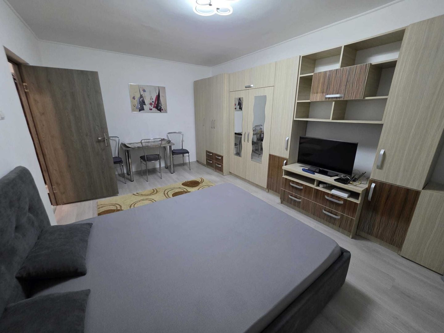 Închiriez garsonieră spațioasă, Auchan Vitan,  plan secund - Poză 1