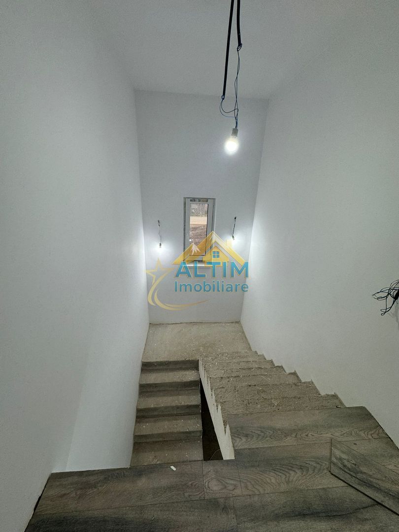 De vânzare - Casă cu 4 camere în cartier Izvor - Poză 11