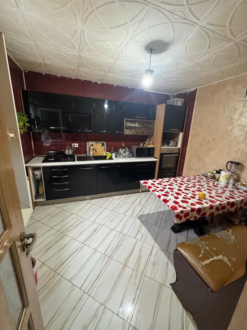 Casă P+M pe strada Tineretului - Poză 3