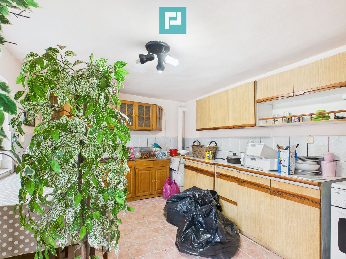 Casă cu 2 corpuri  și 5 camere în Livada - Poză 10