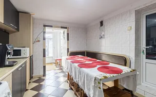 Casă individuală, vedere către Bucegi, la 300 m de Centru, Gară sau Cantacuzino - Poză 13