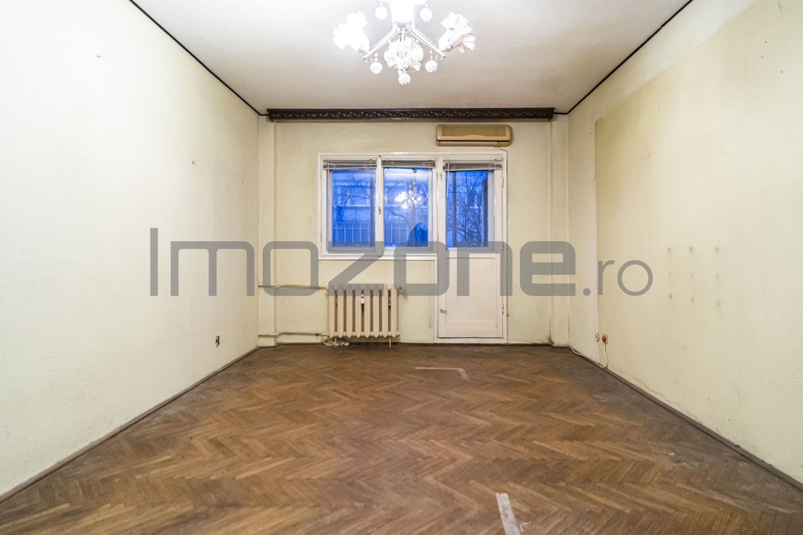 1 Mai nr. 29, 3 camere, 4/10, bloc stradal, c-tie 1980, bucatarie mare, 2 bai - Poză 2