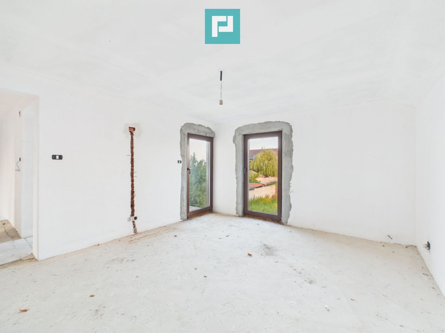 Casă individuală cu 6 camere în Sânandrei - Poză 11