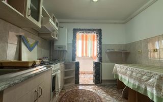 Apartament 2 camere, etaj 3, centru, Buhuși - Poză 4