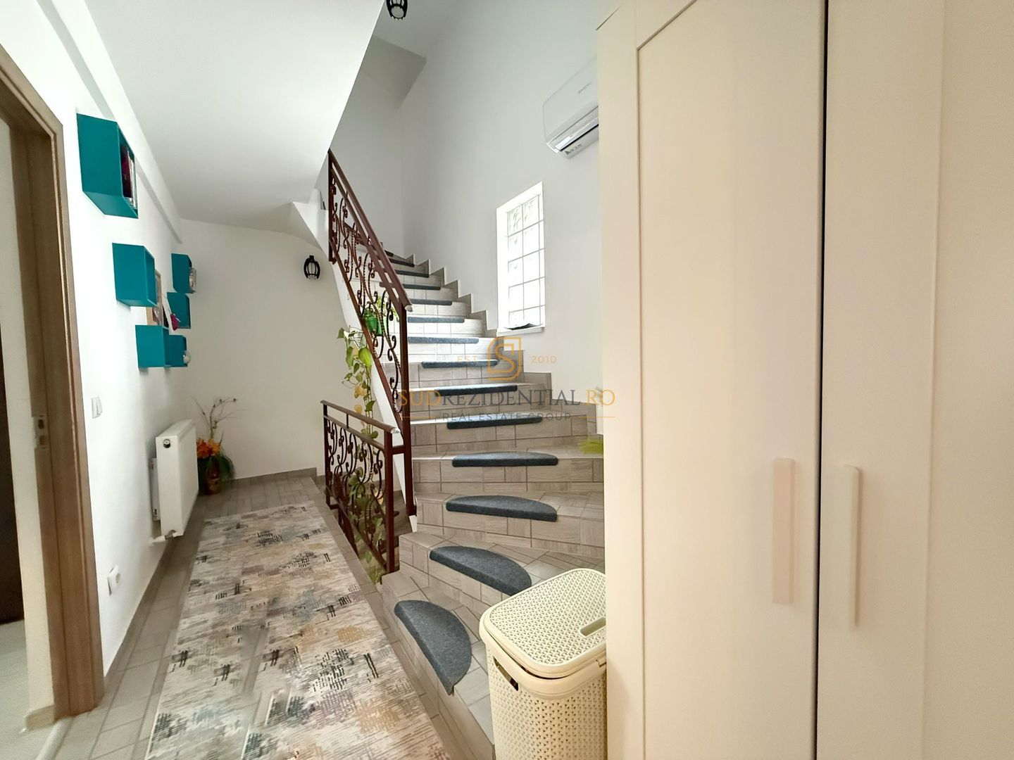 Vila insiruita mobilata si utilata / 4 camere/ 3 Bai / Curte proprie - Poză 9
