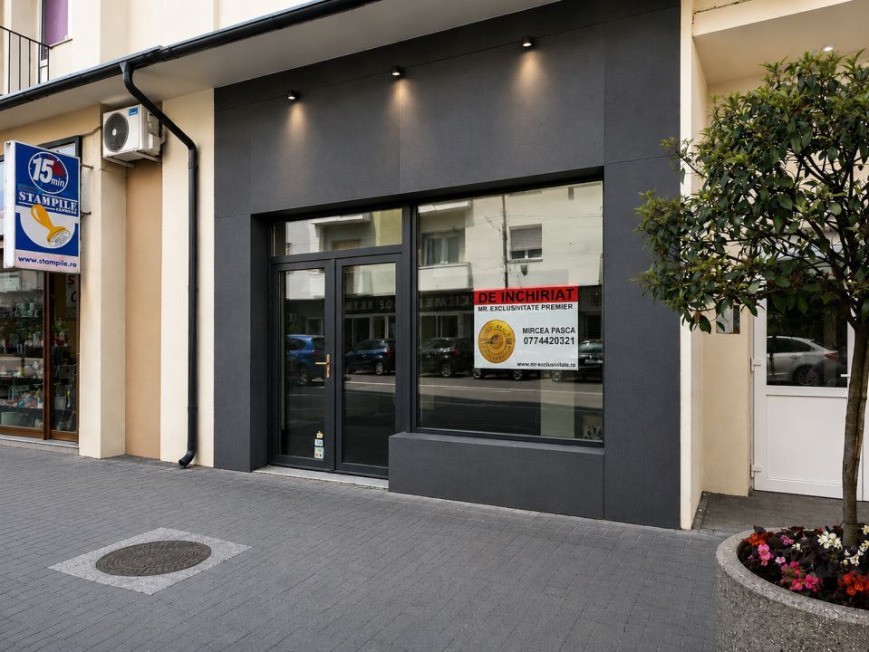 De Închiriat Spațiu Comercial Central - Poză 1