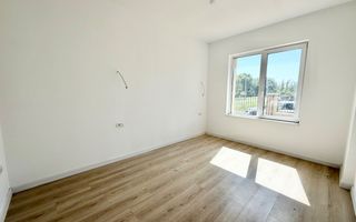 Duplex cu 5 camere si 2 bai, 470 mp teren si 115 mp utili in Ghiroda. - Poză 8