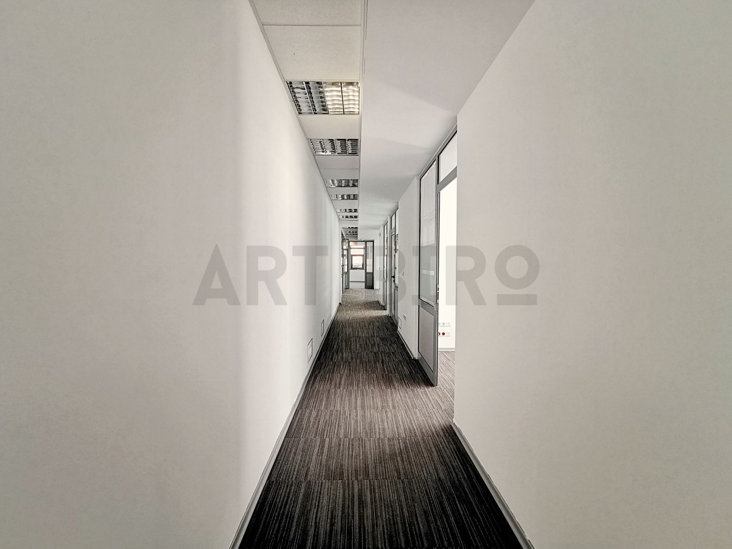 Zero comision, 260-682mp birou mobilat, move-in ready, Romana, 6' metrou - Poză 12