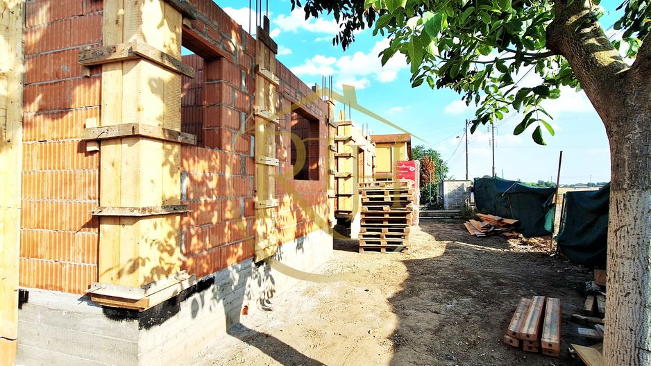 Oferim spre vanzare, Case tip duplex despartite prin spatiu verde, Giroc - Poză 15