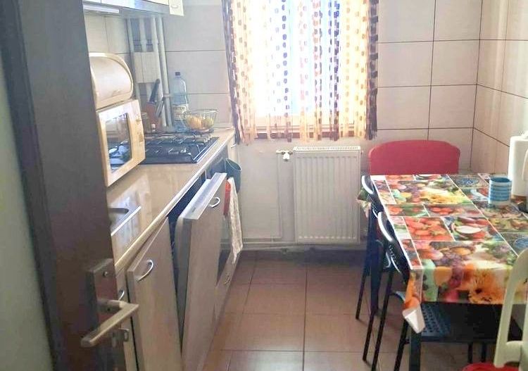 Închiriez Apartament cu 3 camere, centrala proprie, prima închiriere, lângă Obor - Poză 1