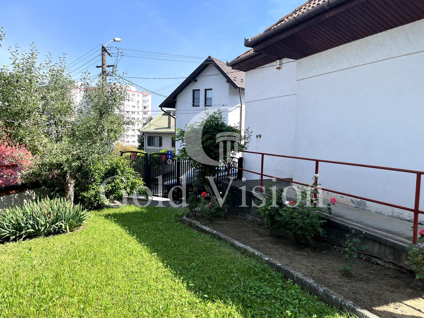 De vanzare sau de inchiriat casa individuala in cart Dambu Pietros - Poză 1