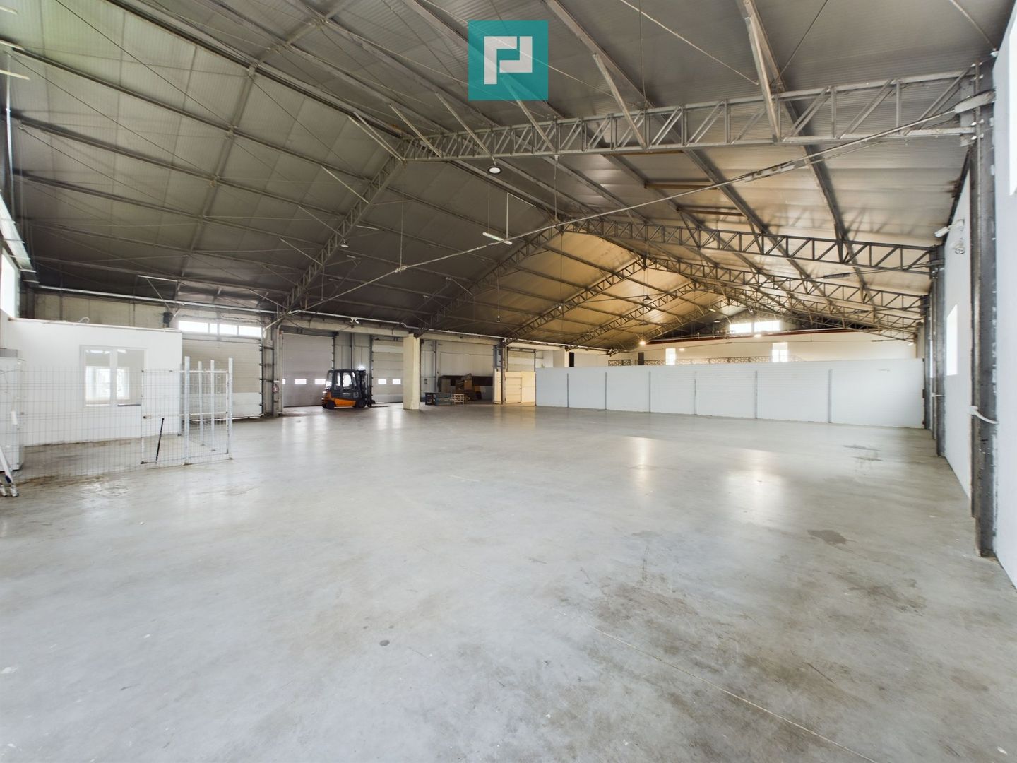 Hală cu birouri și platformă betonată de 2.500 mp - Poză 9