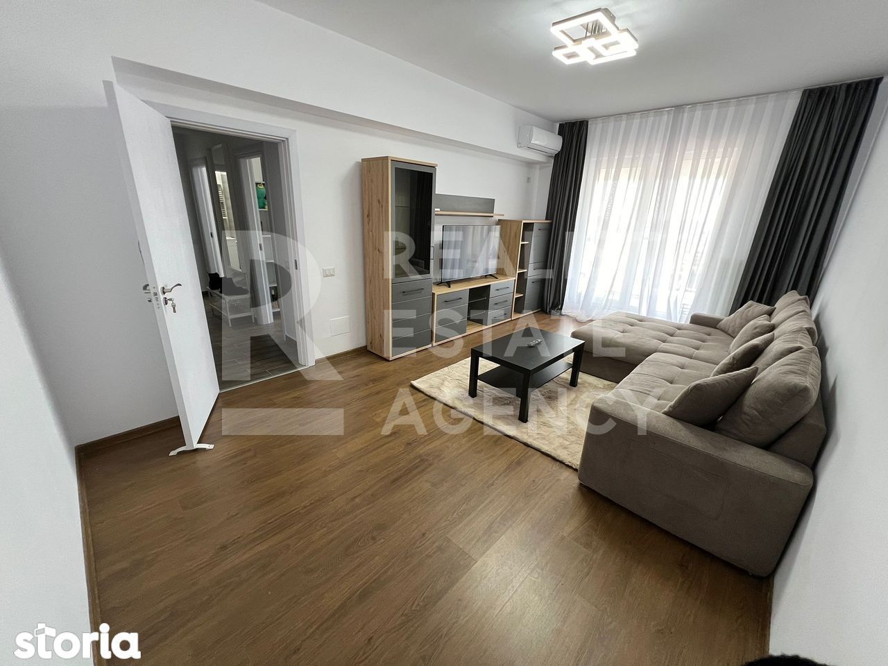Vânzare, apartament 2 camere, zona Titan - Poză 1