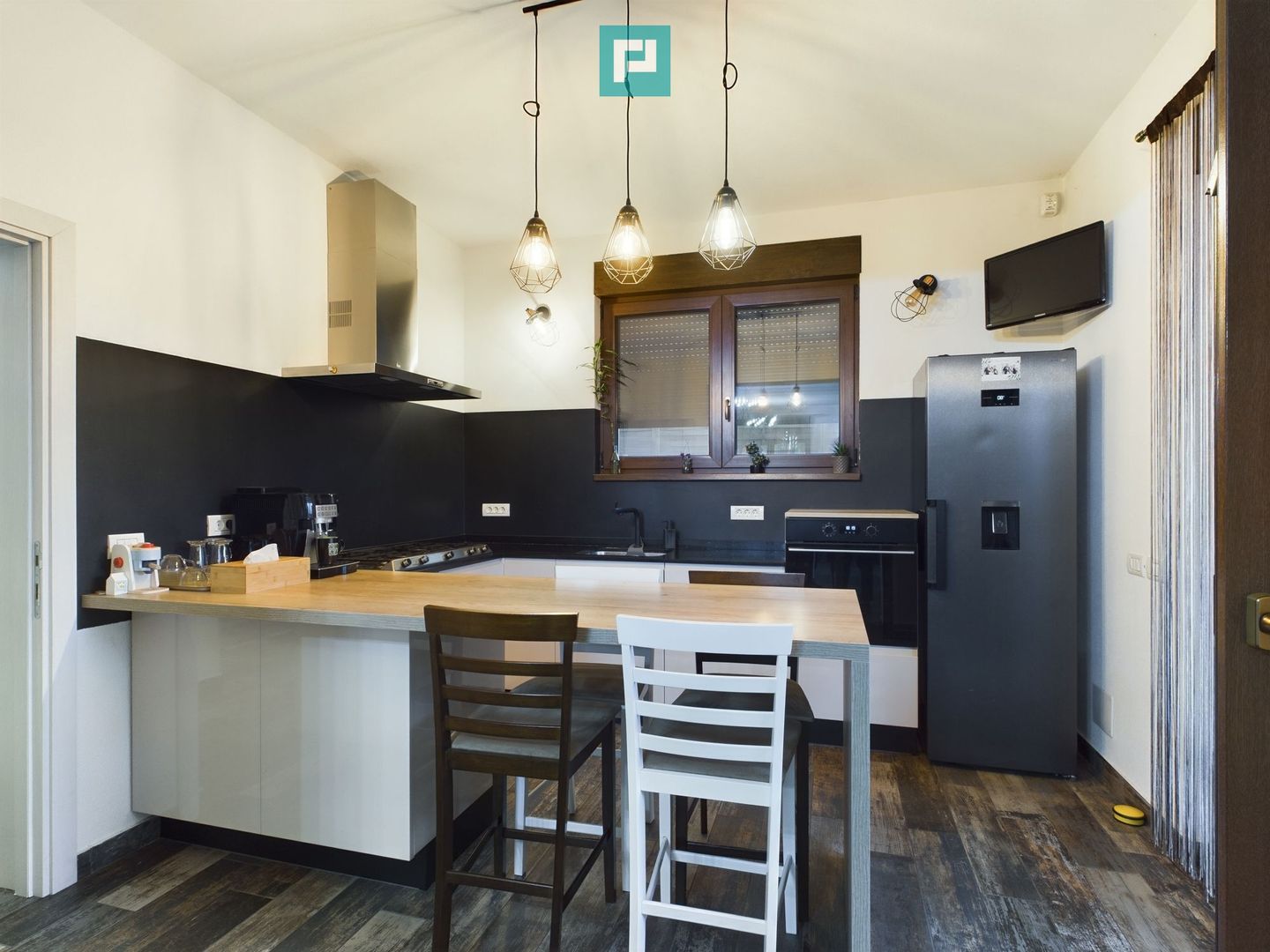 Casă modernă cu piscină încălzită în zona Tivoli - Poză 4