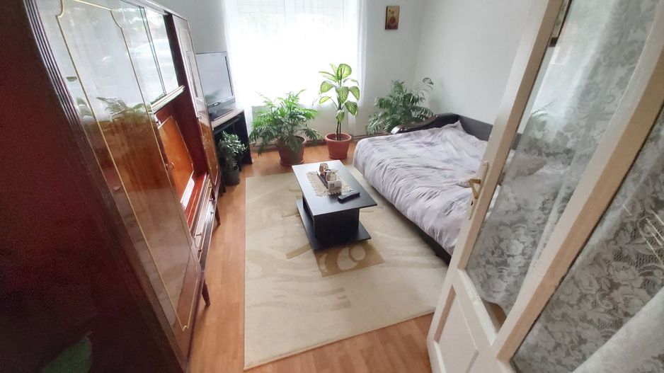 Casa de vanzare cu teren generos - Poză 1