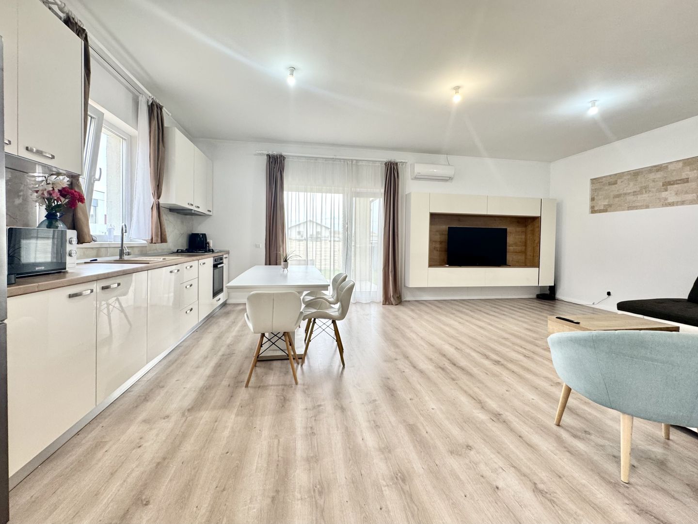 Duplex modern -  confort, eficiență și independență energeticǎ - Poză 1