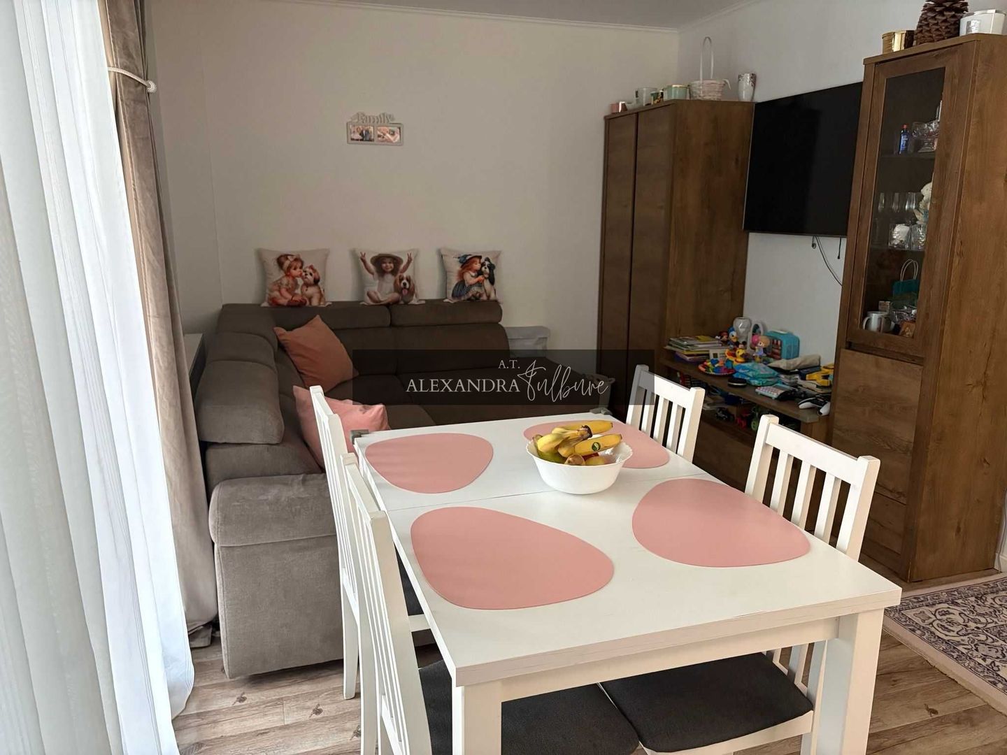 Apartament 3 camere, 2 balcoane, etaj intermediar - Poză 3