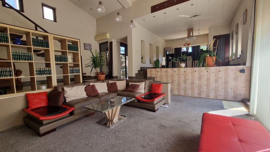 Vilă cu 4 camere de închiriat în zona Braytim cu piscina - Poză 1