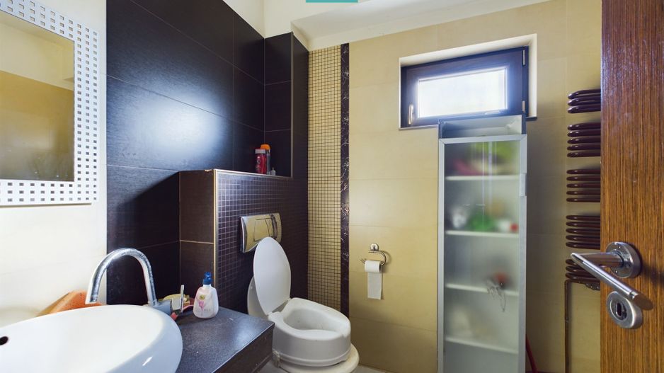 Vilă spațioasă cu 8 camere, Grădiște - Poză 15