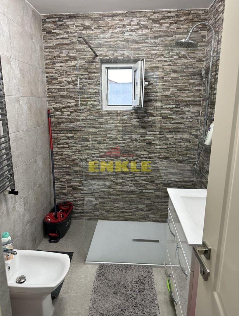 De vanzare apartament cu 3 camere, zona Mall. - Poză 7