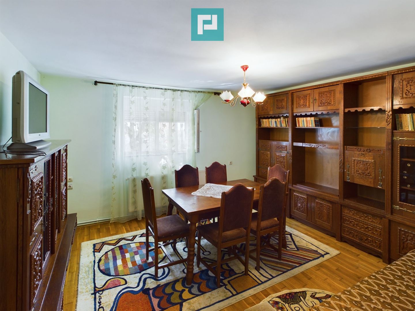 Casă cu 7 camere și 2 băi in Grădiște - Poză 16