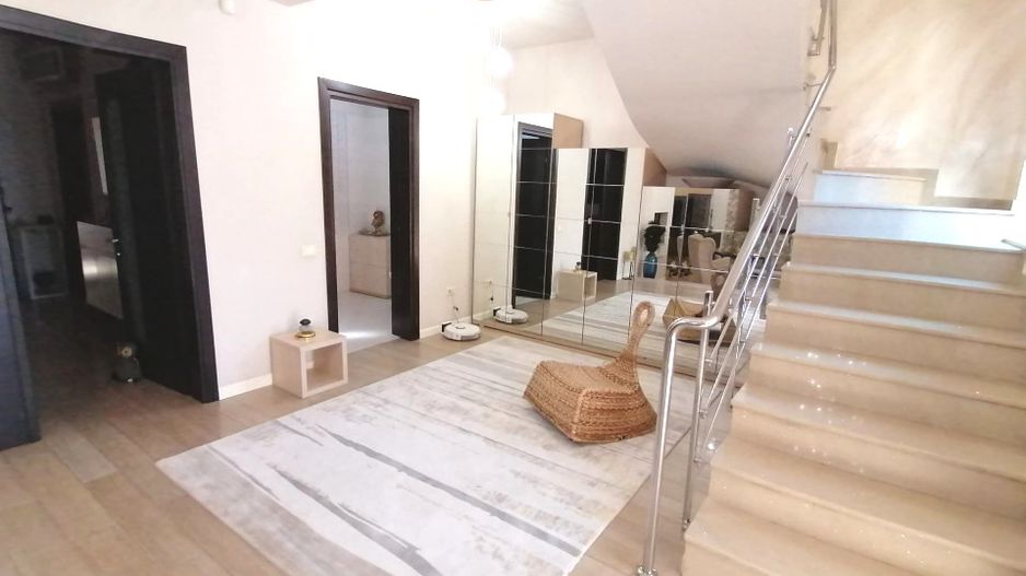 COICIU (Cod 01) Armonie și Eleganță pentru Două Generații! - Poză 9