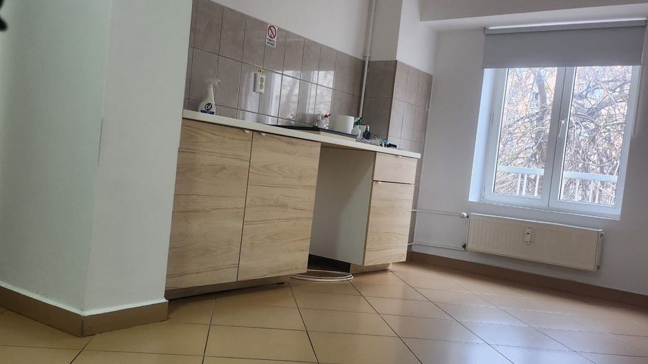 Închiriez apartament 2 camere nemobilat, Piața Muncii, pretabil birou - Poză 6