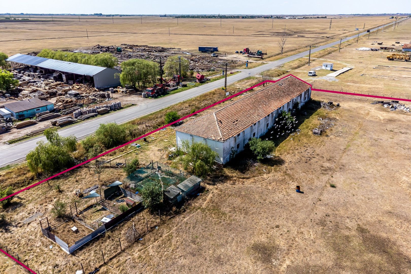 Proprietate ideală pentru atelier sau mică afacere în Zărand! - Poză 7