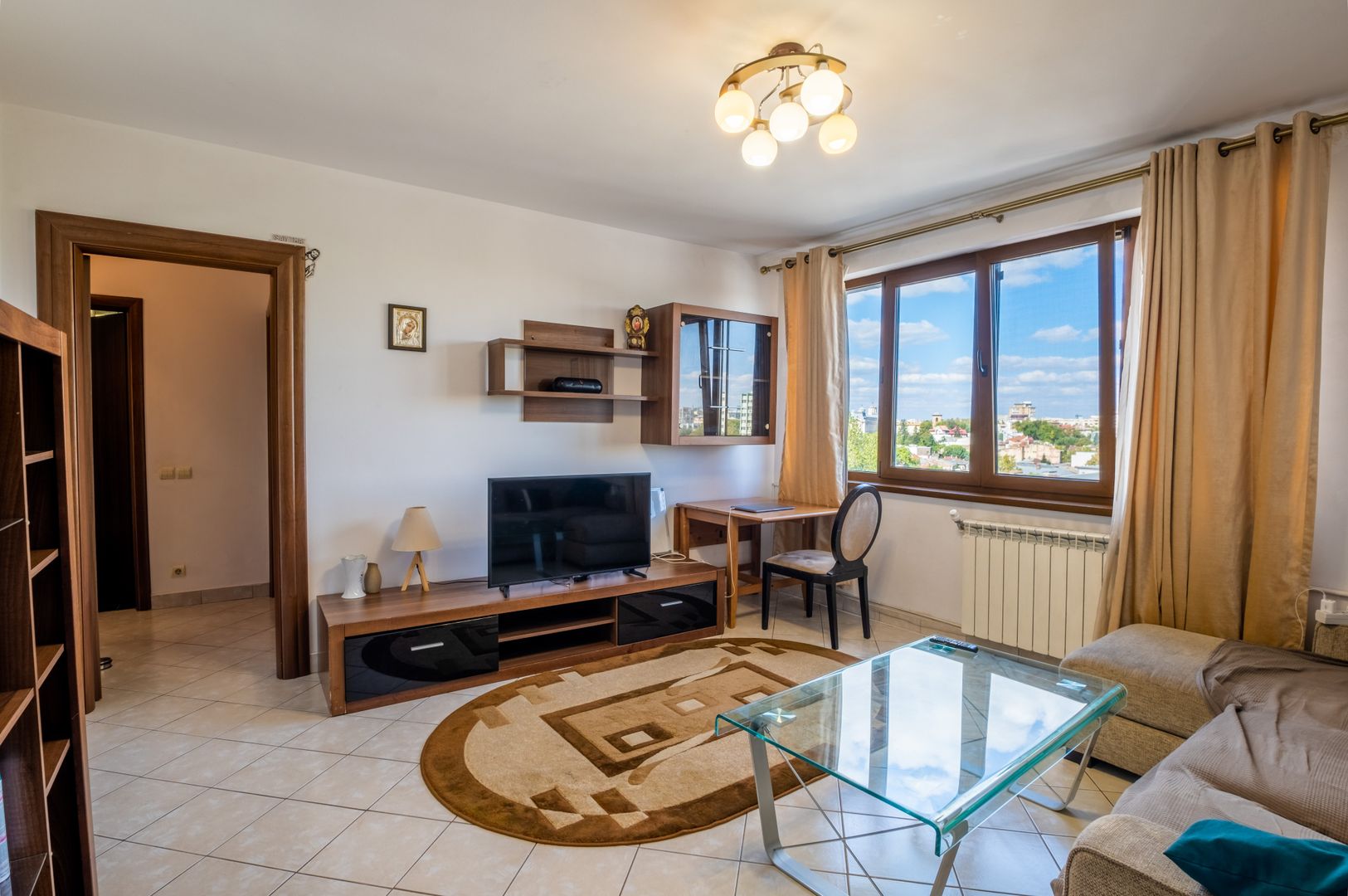 Apartament de 3 camere, la 10 minute de mers pe jos de Piața Unirii. - Poză 1