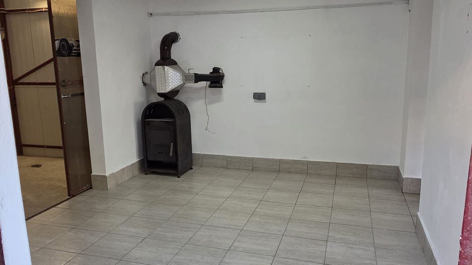 SERCICE AUTO  SI LIVADA  IN SANTANDREI - Poză 4