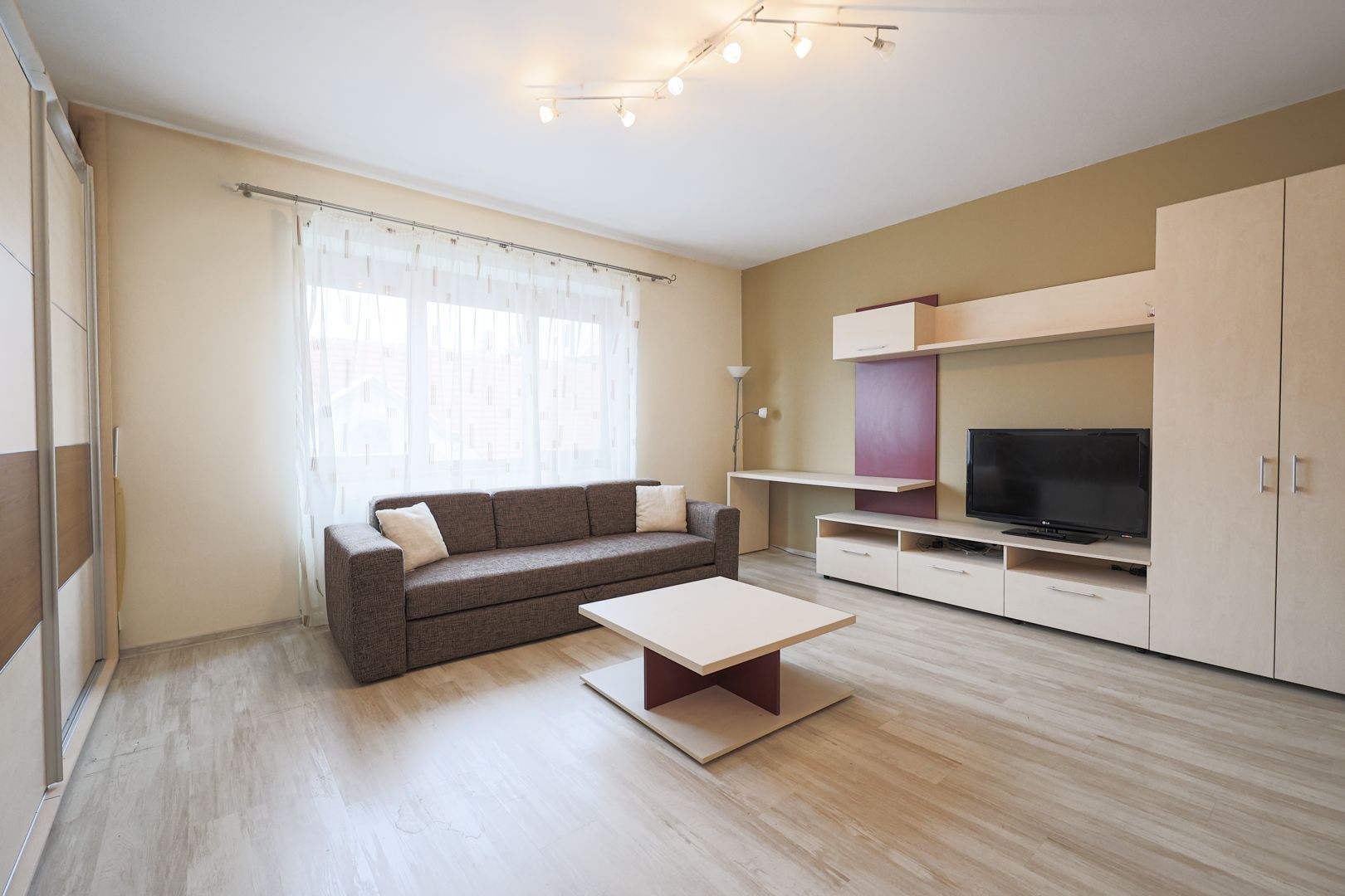 Apartament spațios cu 2 camere - terasă - str. Desseanu - COMISION 0% - Poză 1