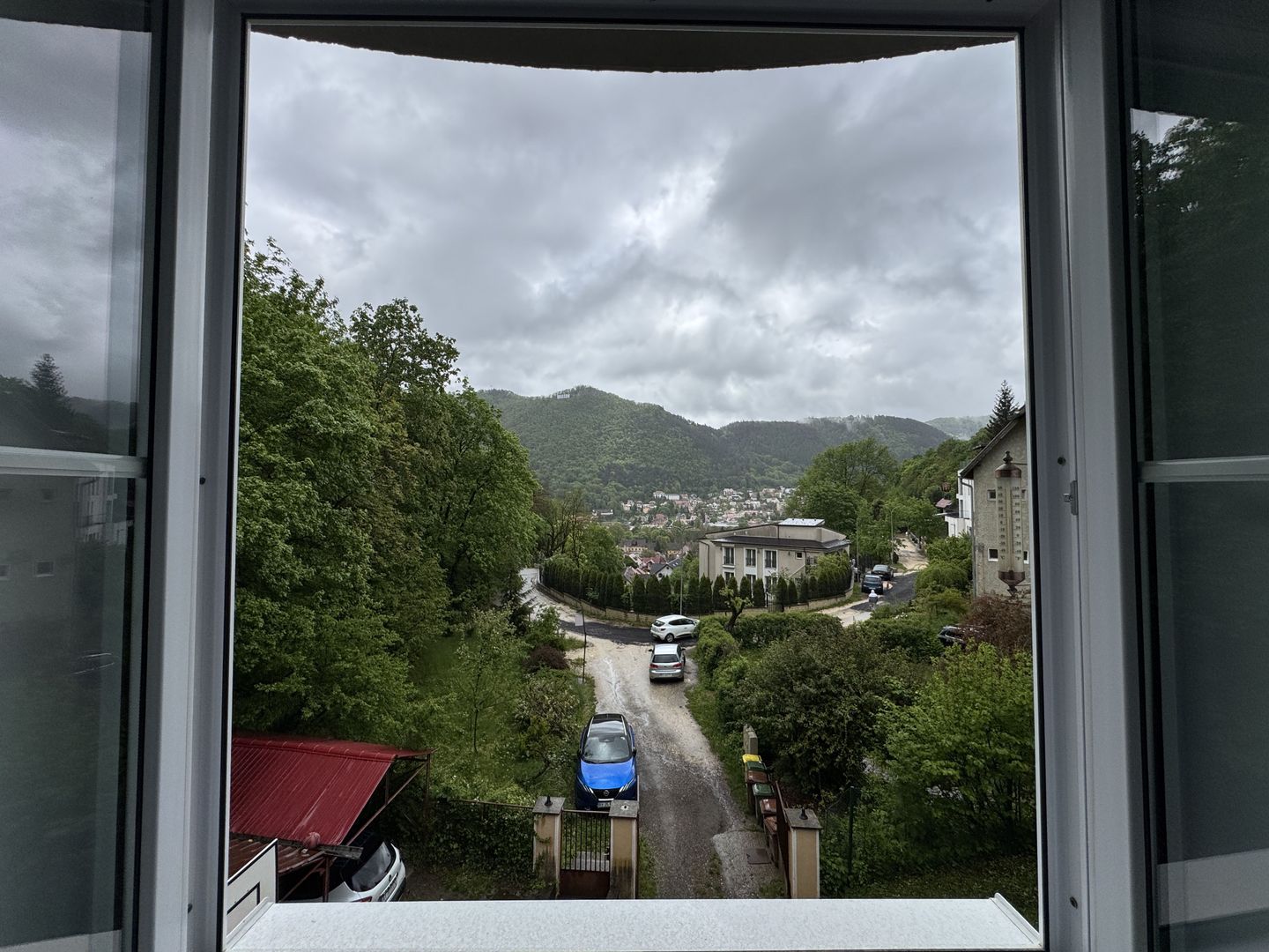 Apartament cu vedere spre Tâmpa, liniște și natură, în Centrul Istoric al Brașov - Poză 1