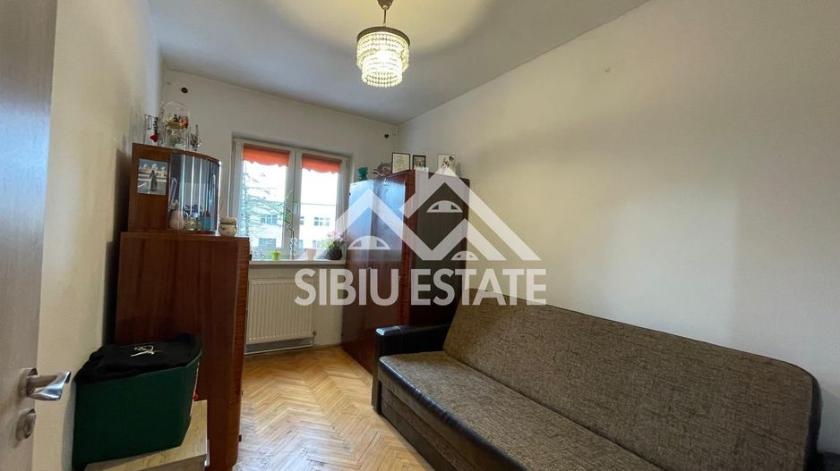 Apartament decomadat cu 3 camere, etaj 2 Cartier Valea Aurie - Poză 10