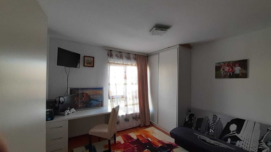 Apartament cu loc de parcare privat | Tractorul | Coresi - Poză 2