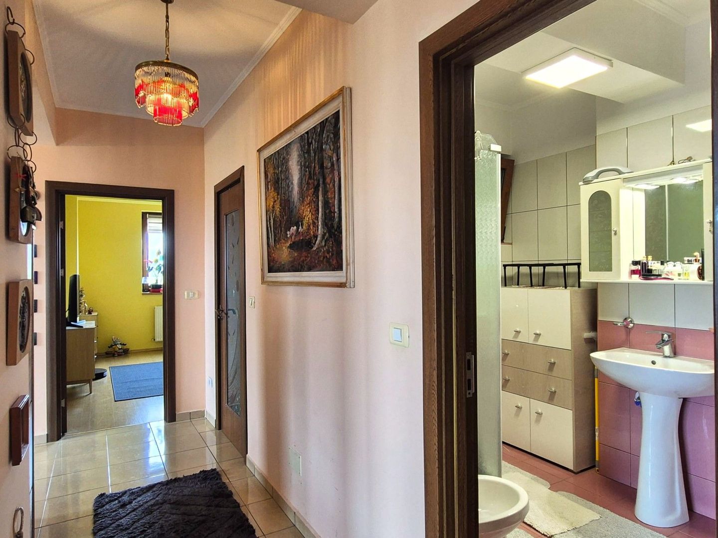 Tractoru, zonă liniștită de case, apartament spațios 3 camere cu garaj - Poză 10