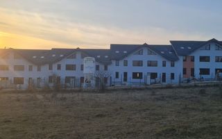 Casa de vânzare tip înșiruita la intrare in Cristian - Poză 4