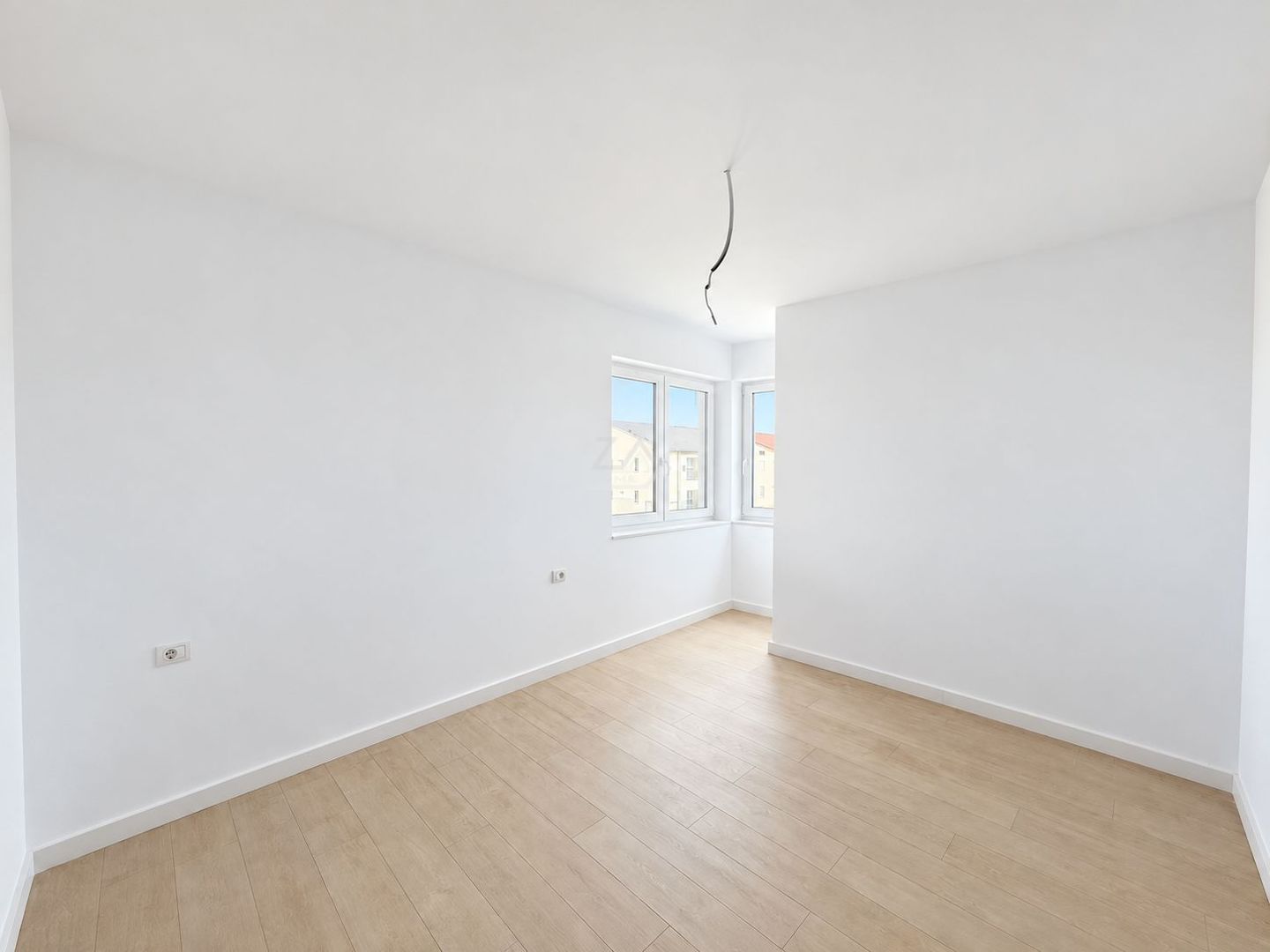 Apartament cu 3 camere si doua bai. Finisaje de calitate. Parcare - Poză 8