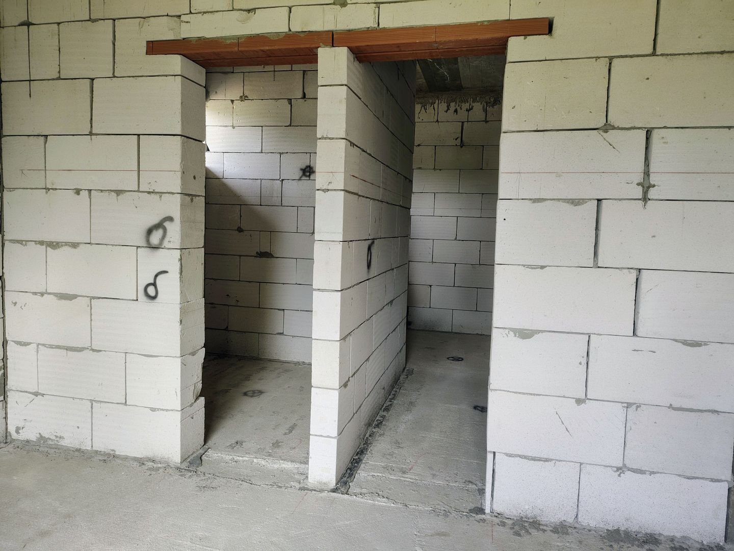 Casă la roșu,  – Oradea, str. Caișilor. 175 000 E . Comision 0 - Poză 4