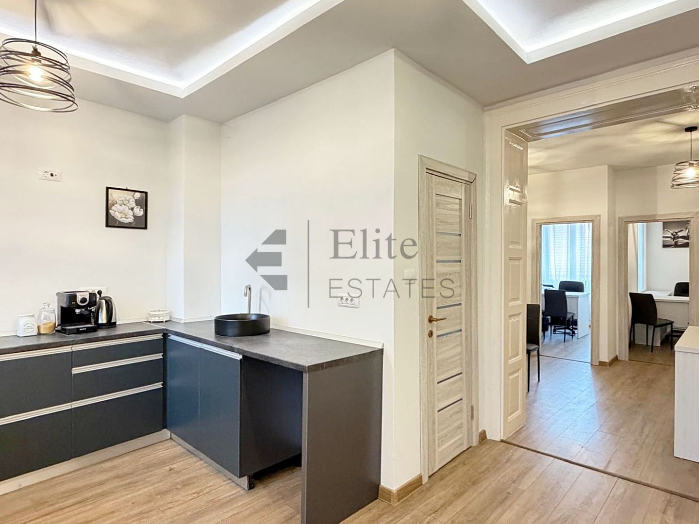 Birou ultracentral pe Republicii Pietonala in Oradea - Poză 1