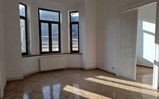 URGENT!, et. 1/P+2+M in vila arhitectonica, liber, NEGOCIABIL - Poză 1