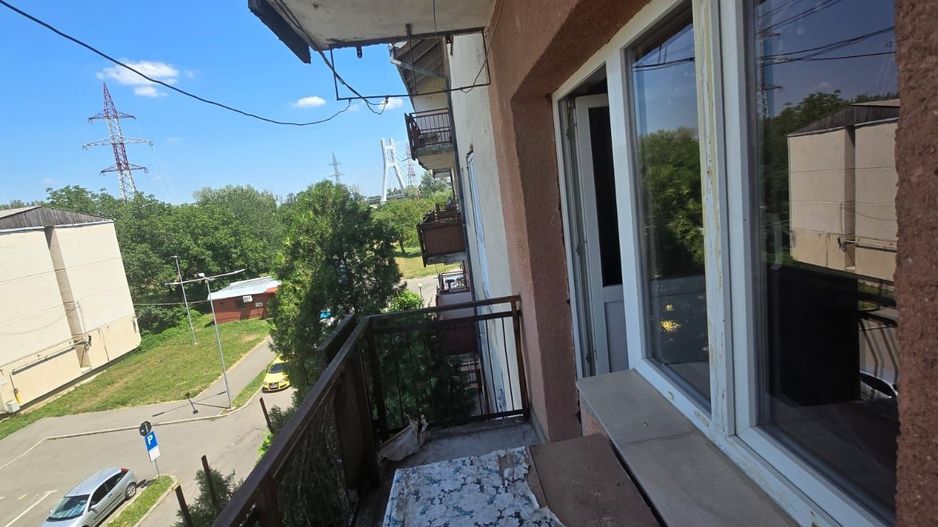 BRASADAS vinde ap 3 cam etaj 3/4 in zona Micro 17. - Poză 2