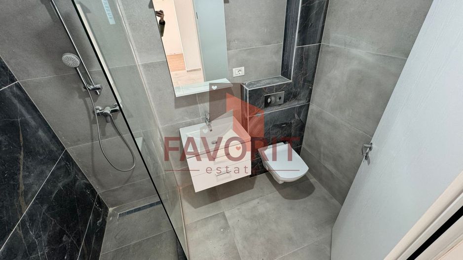 Bucatarie inchisa. 2 bai. Spatiu de depozitare in Pod. - Poză 14